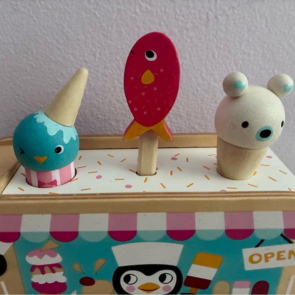 Tender Leaf Toys Penguin’s Gelato Van - Picture 3 of 9